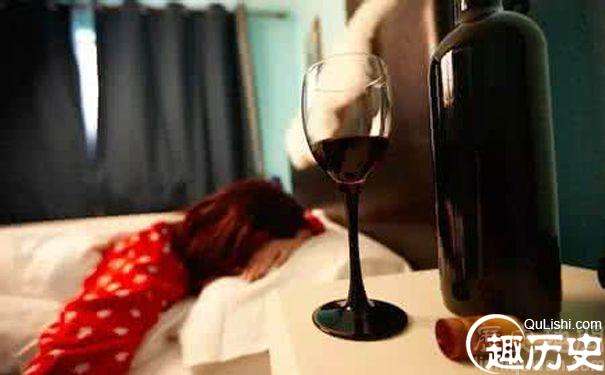 许多人在睡觉前喝上一杯红酒已然成了生活习惯,那么睡前饮酒真的有助于睡眠吗？