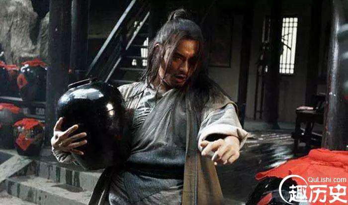 1两银子少说也得有现在的几百元人民币，在当时能买多少东西?