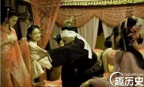 这位千古一帝，精力十足，他的王妃们为他生下近千名儿女！