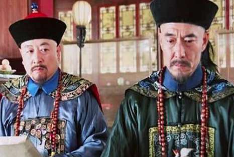 和珅状告宰相贪污，乾隆听后，不怒反而大笑：赏宰相三千两银子！