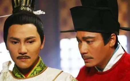 秦桧后人秦大士到岳飞墓前留下一副对联，被众人广为赞赏