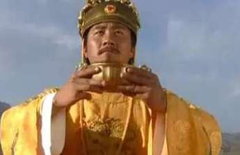 朱元璋上联：日在东，月在西，天生成明字，下联怎么对