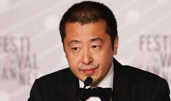 《在清朝》剧情主要讲了什么？男女主角分别是谁