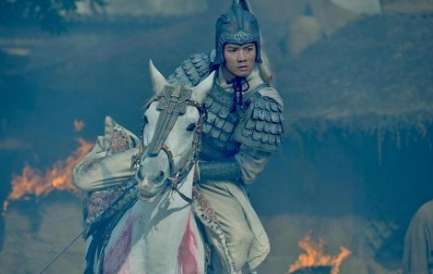 许诸迎战张飞 为什么张辽要拉着许诸回来呢