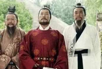 地主看中小妾，上联：老牛吃嫩草，下联怎么对