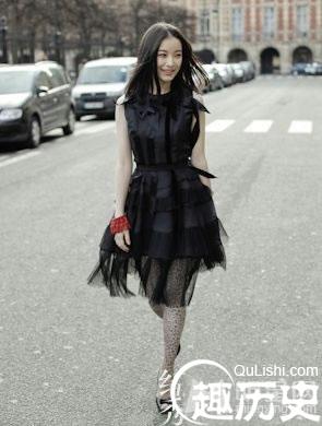 倪妮2012登红秀2月刊 笑容甜美身材性感