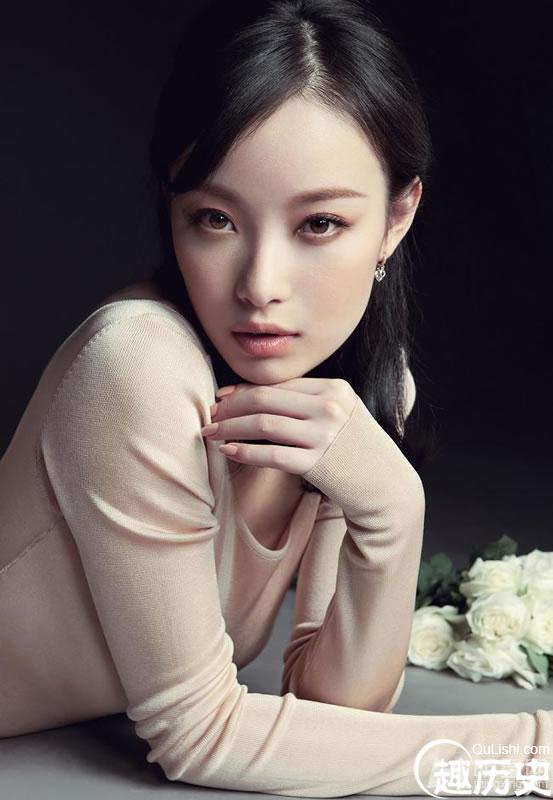 倪妮2012登北京青年周刊封面 飘逸蓝裙大秀性感美腿