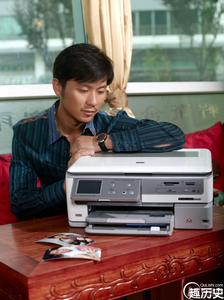 李晨早期代言惠普广告高清组图 胡子拉碴显憔悴