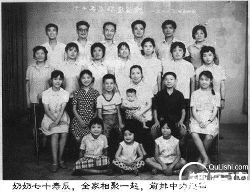 赵薇一家三口生活照 小四月大眼萌翻网友