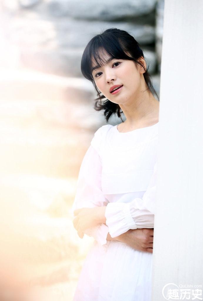 宋慧乔拍写真气质纯美清淡如菊