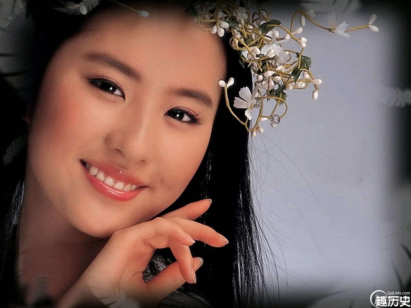 刘亦菲变身武侠少女 