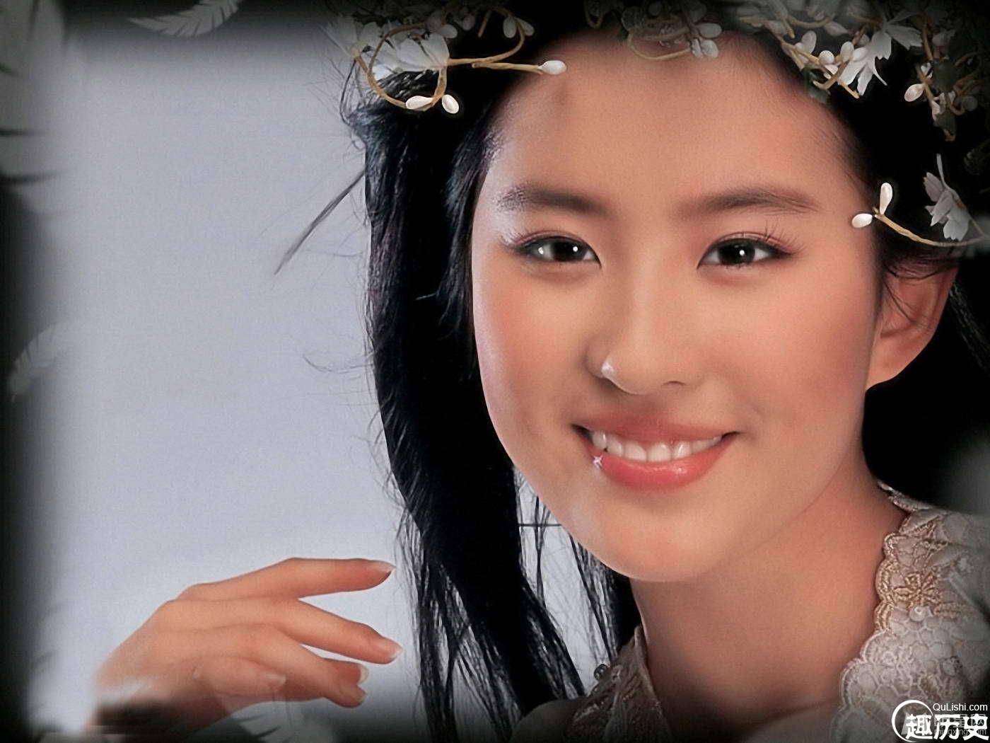 刘亦菲变身武侠少女 