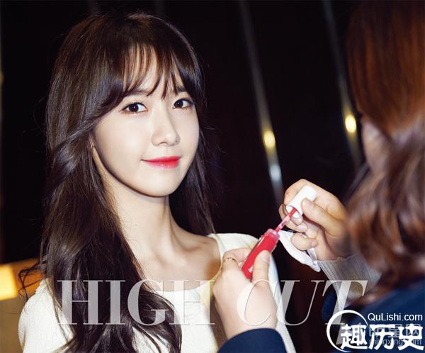 少女时代允儿时尚写真 白衣红唇甜美清纯