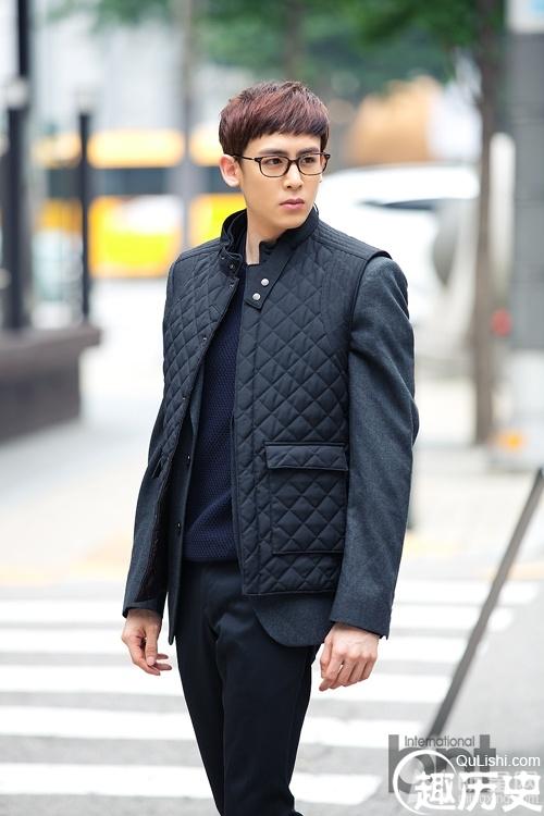 2PM尼坤泽演眼镜写真 尽显酷感与帅气风范