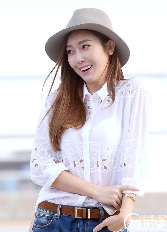 Jessica白衫仔裤现身 疑似相思情难耐出国会男友