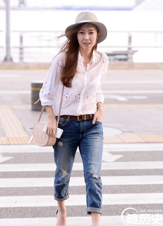 Jessica白衫仔裤现身 疑似相思情难耐出国会男友