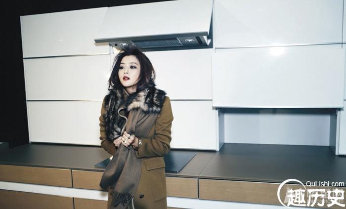 女神金喜善性感回归 完美曲线婀娜多姿