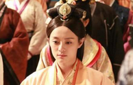 芈月时的时尚：戴金饰、面施粉红彩、留长指甲