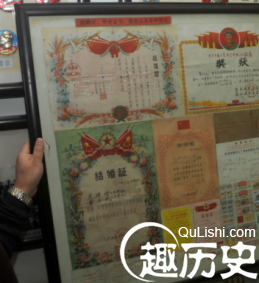 老夫妻遗失结婚证成饭店展品 办房产证借用遭拒