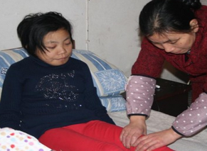 卖辣椒酱为女透析 “爱心辣椒酱”传递爱心