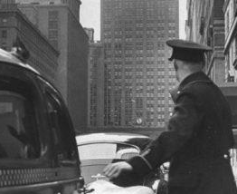 四十年代纽约街头出租车旧照 司机很绅士