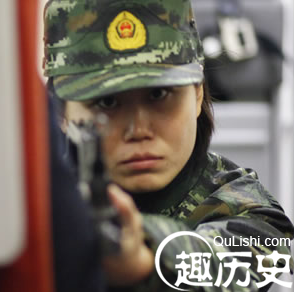 女特警退伍当教师 一身功夫吓傻学生