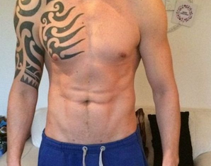 英男赴土耳其花17万整形 打造一辈子六块腹肌