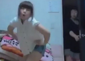 樱花妹大玩直播 老妈默默开门嘴超开