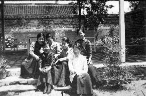 （老照片）百年影像：中国最早的女大校园有多美？ 