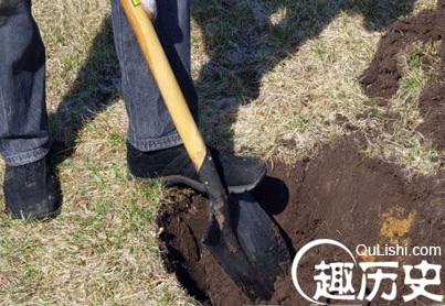 人被活埋