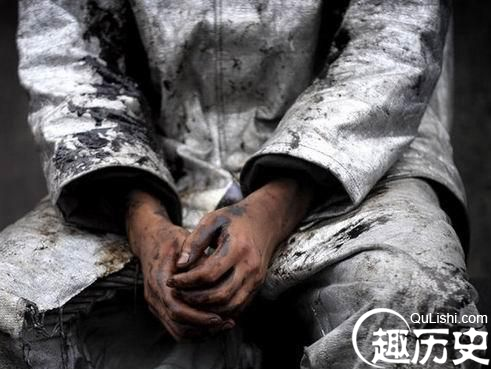 消防员救5年未曾洗澡的人