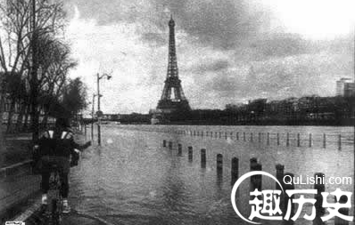 巴黎罗浮宫被洪水包围