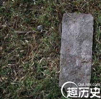 村民挖11块墓碑留家中