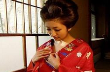 揭秘日本的女性为何喜欢下跪服侍男人？