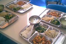 曝学校食堂供剩饭 吃后你的人生才完整