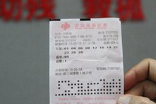 华人抢购美彩票 头奖10亿美元引疯抢