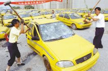 百万奔驰停车场遇克隆车 车主惊呆难辨真伪