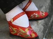 古代妇女背后的痛楚 缠足血泪史非小脚之妻不娶