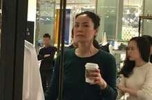 王菲扫货懒理婚讯 小肚平坦回击怀孕传闻