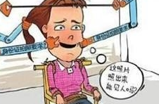 女子为换身份证照拍32次：眼小嫌丑 眼大嫌凶