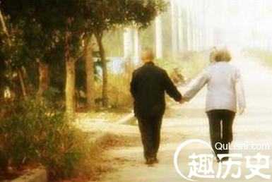 老人情书唤醒老伴
