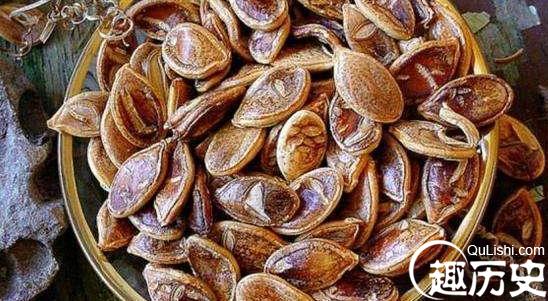 考古学家发现800年前的陶锅 被里面的东西惊呆了