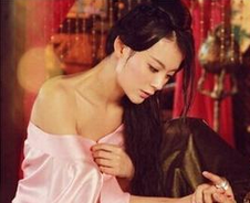 令大清高官神魂颠倒的妖女阿扣到底有什么魔力？