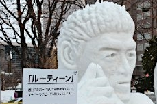 日本札幌冰雪节开幕 各式造型雪雕亮相