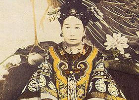 慈禧太后“如厕”需要4个人伺候 马桶有专人看护