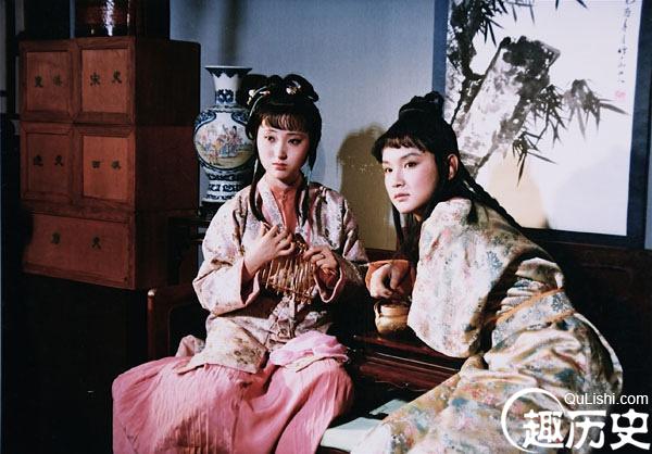 薛宝钗搬离大观园背后的良苦用心 宝钗城府颇深
