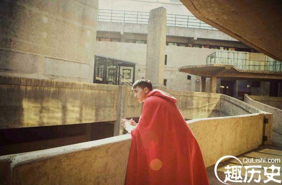 许魏洲个人写真小红帽男神高清图片