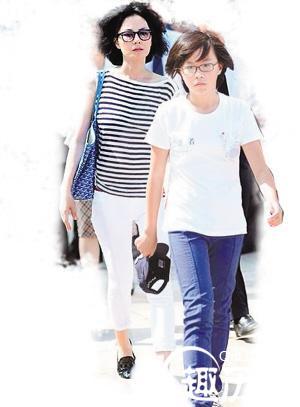 回顾王菲庆窦靖童母女亲密照