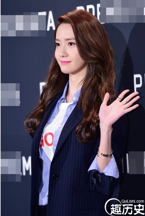 少女时代允儿小西装显干练 甜笑娇美可人
