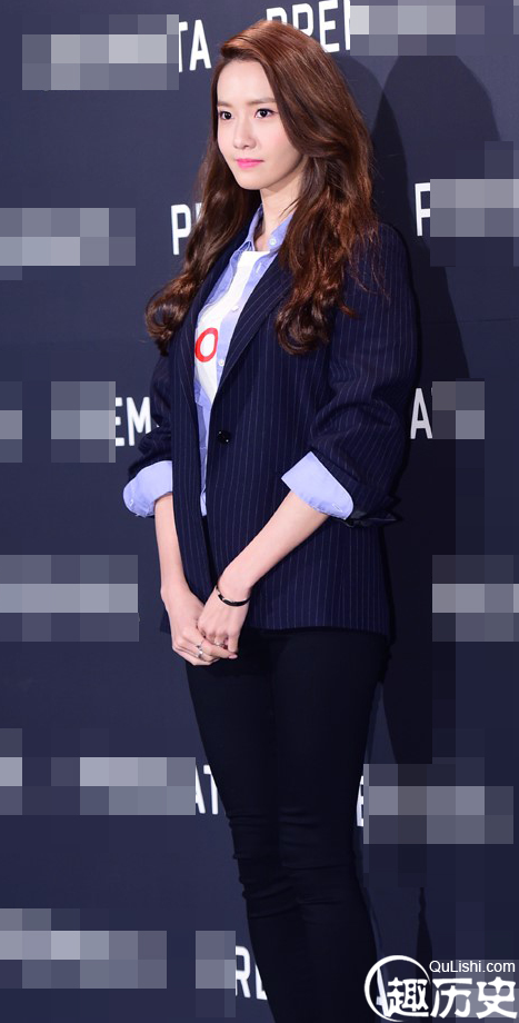 少女时代允儿小西装显干练 甜笑娇美可人